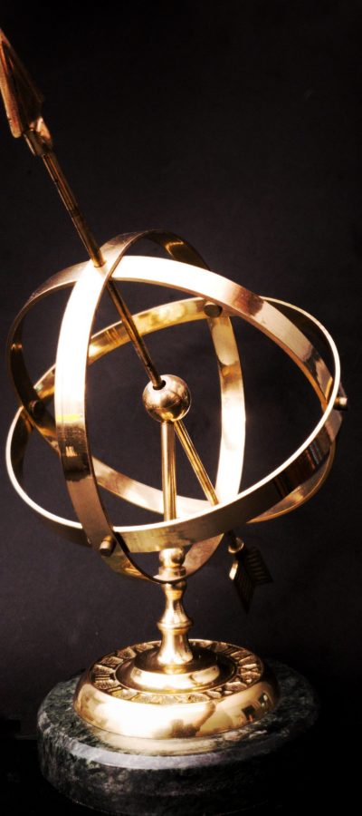 brass-colored-and-black-table-decor-2691660 brass-colored-and-black-table-decor-2691660